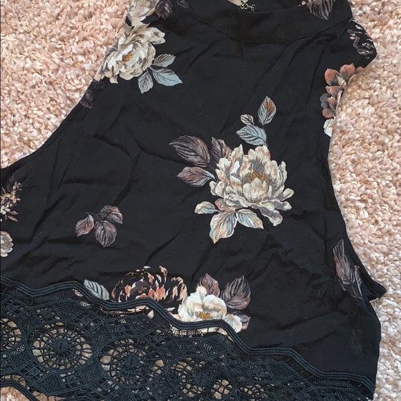 🟣 Kendall & Kylie rose lace crop top medium black - Picture 2 of 5